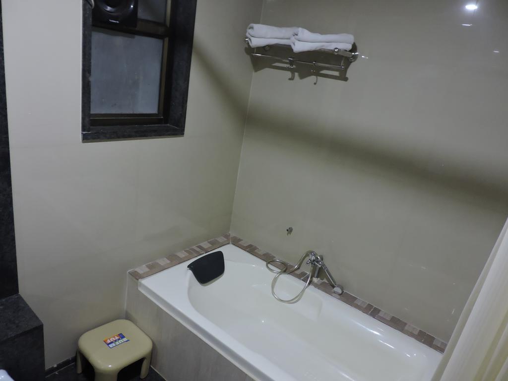 Hotel Sangam Regency Ratnāgiri Zimmer foto